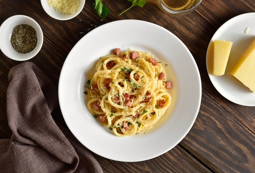 Carbonara perfeito: aposte nessa dica para o ovo não empelotar!