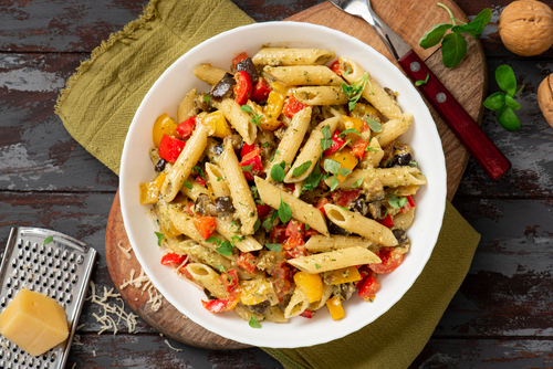 Salada de macarrão: o prato perfeito para um almoço refrescante