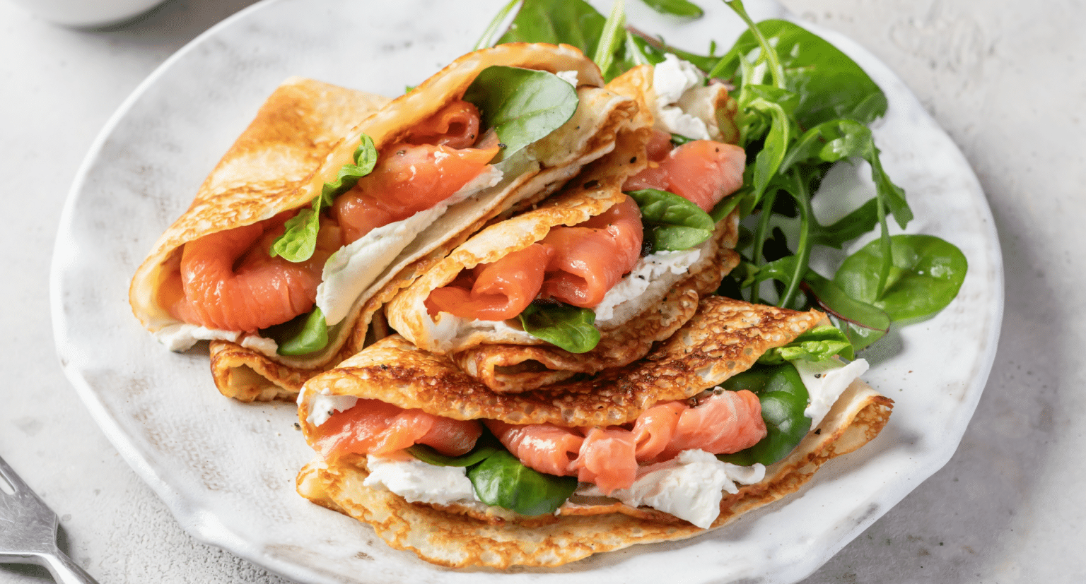 Crepe de salmão com creme de ricota