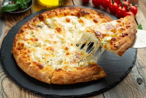 O que vem na pizza de mussarela?