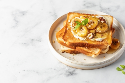 Toast de Banana com Creme de Ricota e Mel