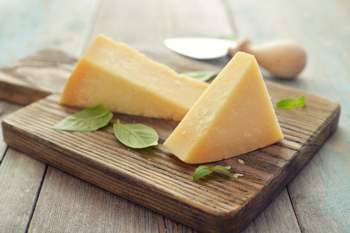 Como saber se o queijo parmesão está estragado?
