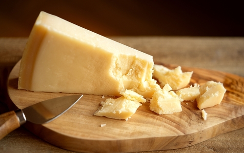 Qual a diferença entre queijo parmesão e Grana Padano?