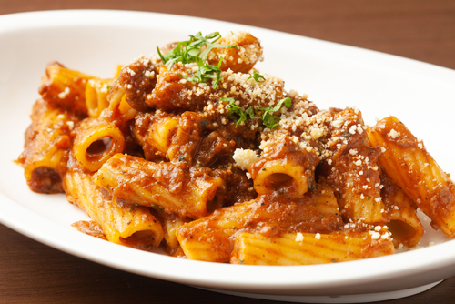 Rigatoni com ragu de carne