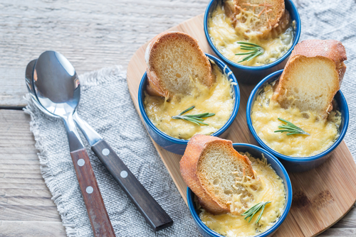 Sopa de cebola gratinada