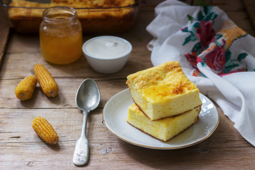 Bolo de milho com requeijão cremoso