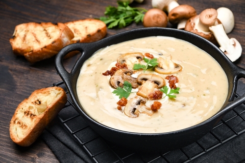Creme de funghi com creme de ricota e bacon