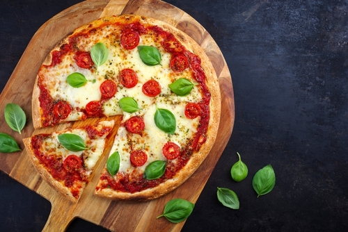 Massa de pizza napolitana x romana: quais as diferenças?