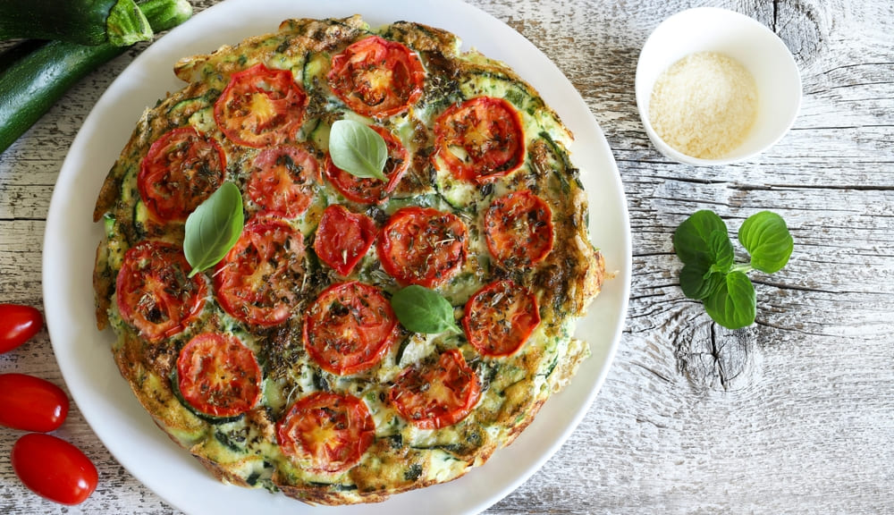 Frittata: a omelete italiana que pode ser recheada com legumes, queijos e até batatas