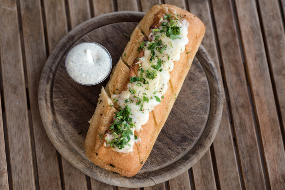 Melhor pão de alho do mundo: adicionar esse ingrediente ao creme e faça toda diferença