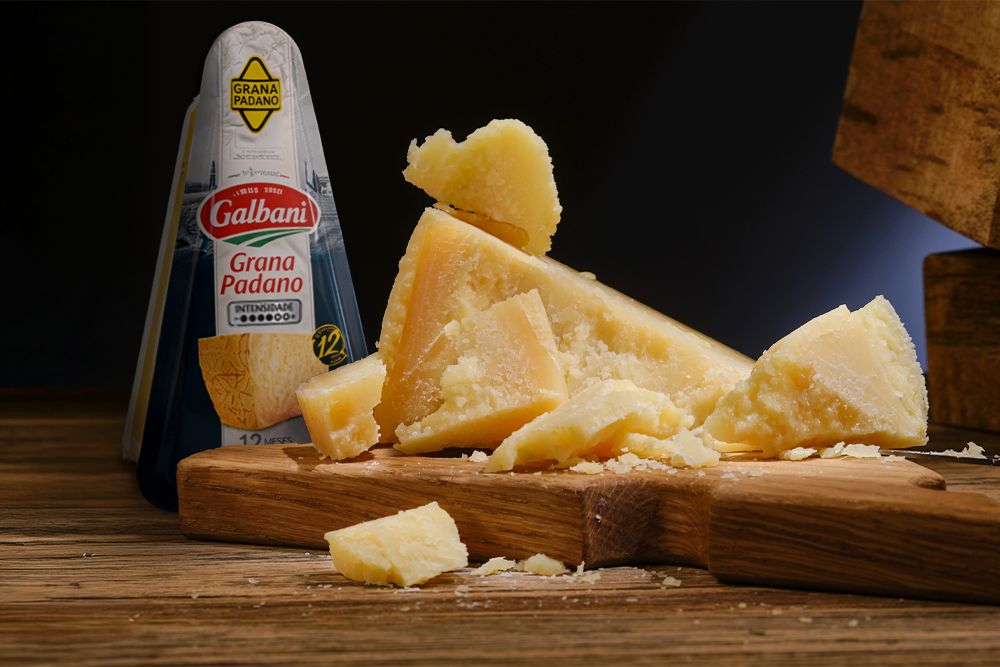 O queijo Grana Padano tem sabor forte?