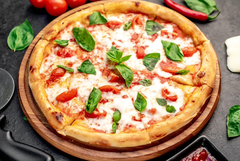 Pizza marguerita caseira e autêntica da Itália: veja como fazer