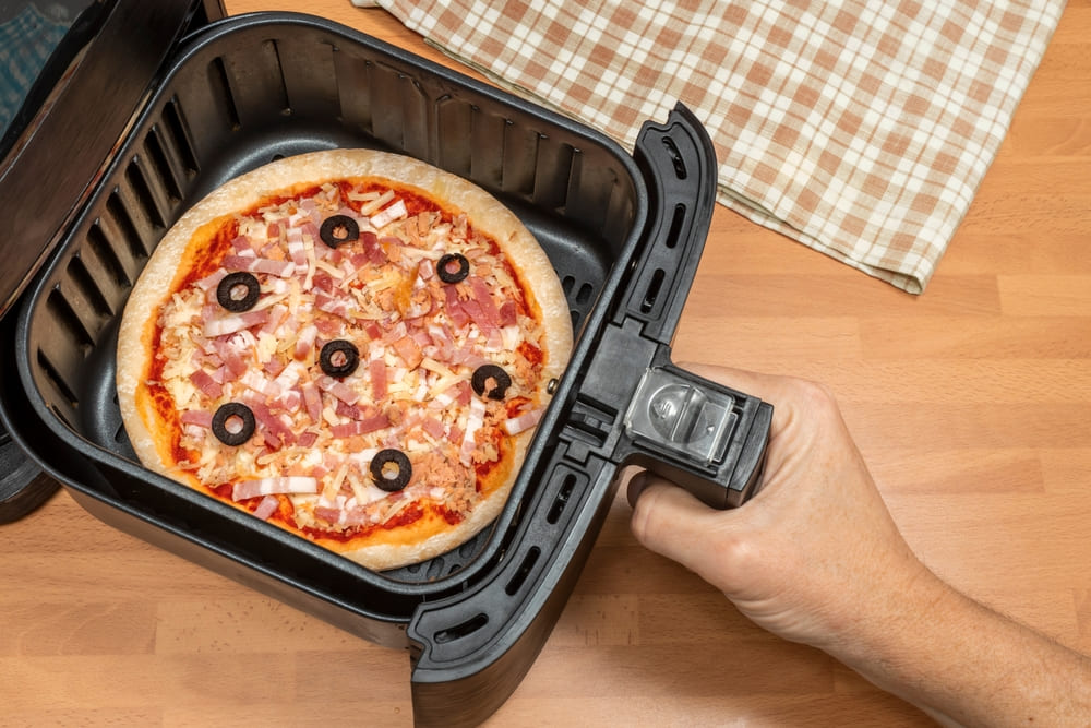 Como deixar pizza amanhecida crocante? 7 dicas rápidas e super simples