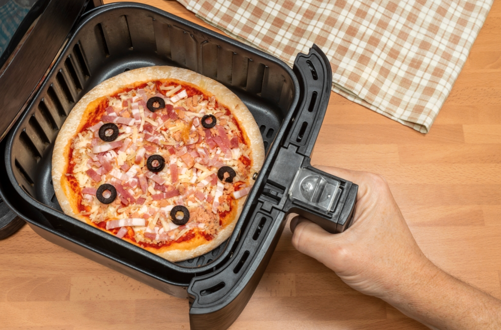 Como deixar pizza amanhecida crocante? 7 dicas rápidas e super simples