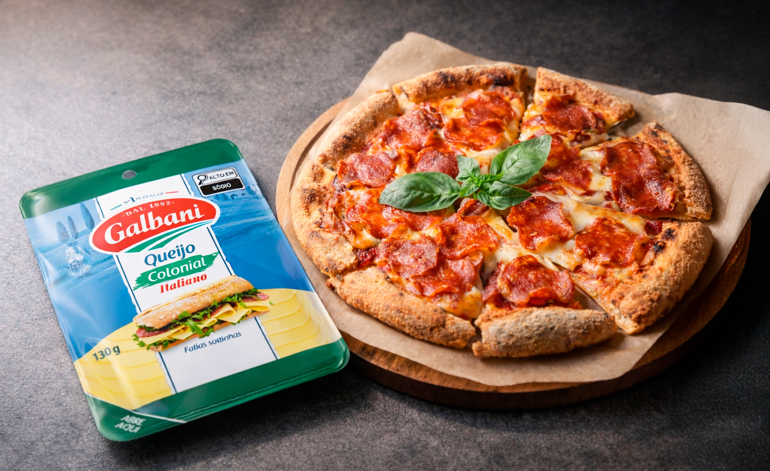 Além da muçarela: 3 queijos que elevam o sabor da sua pizza de pepperoni