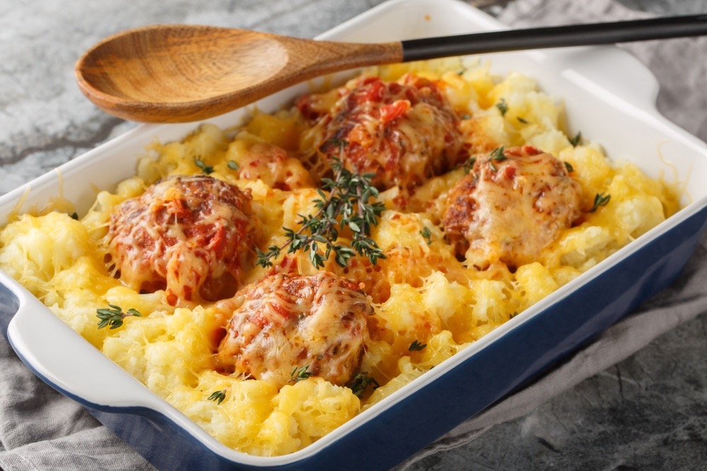 Almôndegas de carne moída gratinadas com purê
