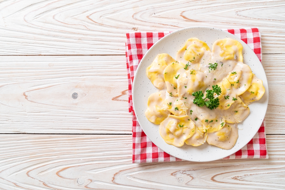 Ravioli ao molho de queijo