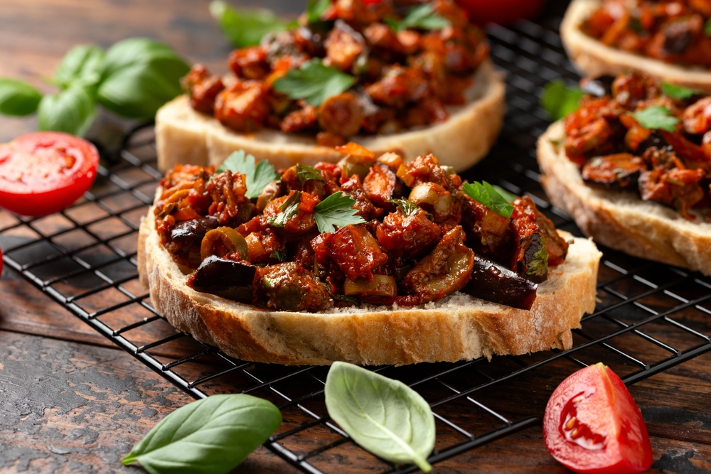 Caponata de berinjela no forno: receita perfeita para entradas e aperitivos